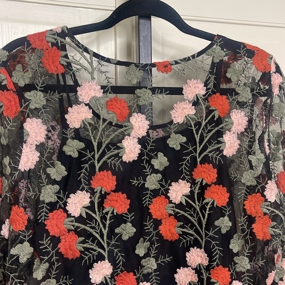 Solitaire Black Mesh Floral Embroidery 3/4 Bell Sleeve Top w/ Cami Size M Blouse - Picture 6 of 10